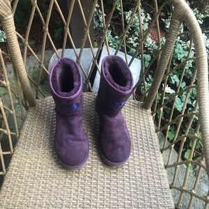 UGG Women’s Classic Short Boots-Size 9 Burgundy